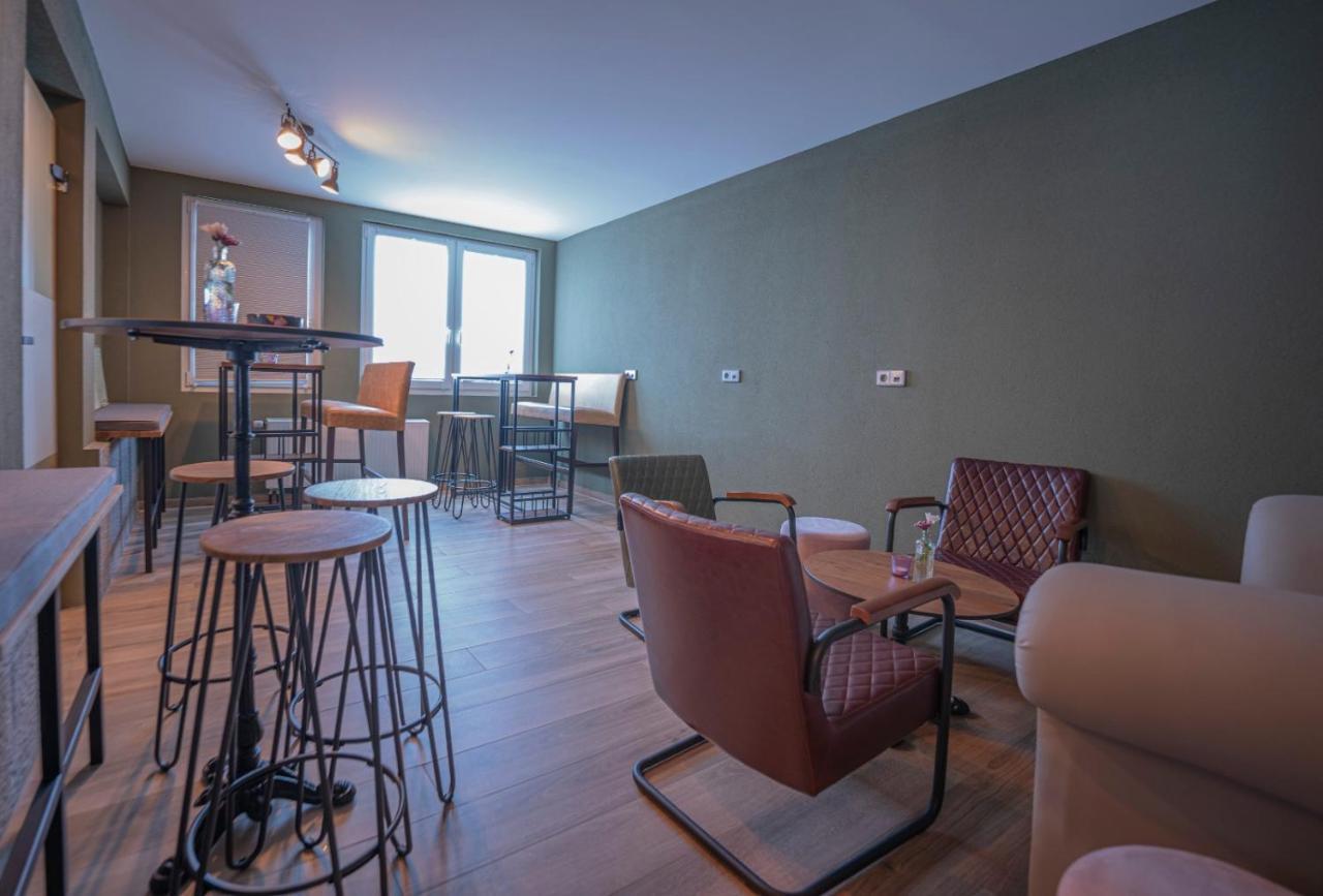Village Bistro & Bar Fremdenzimmer Dettingen an der Erms ภายนอก รูปภาพ