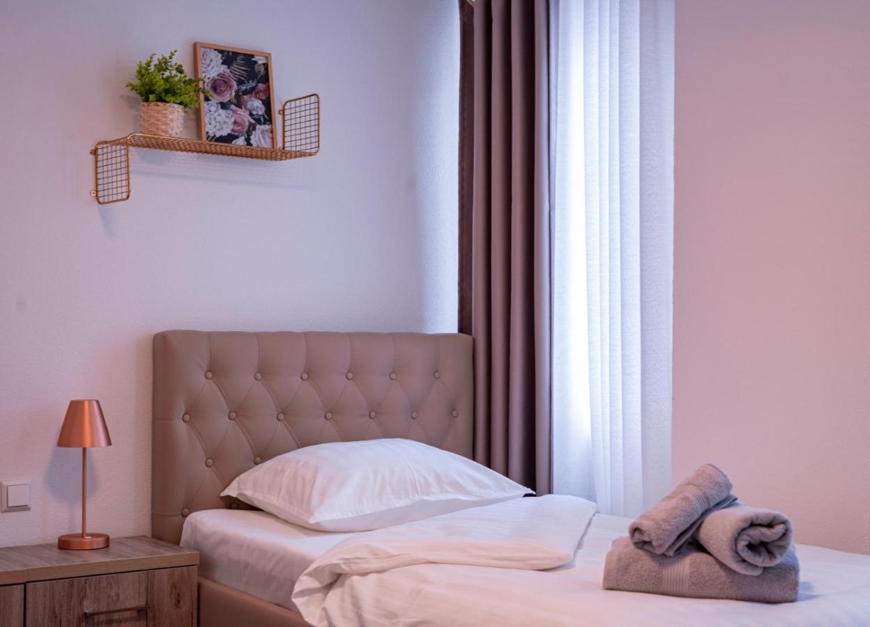 Village Bistro & Bar Fremdenzimmer Dettingen an der Erms ภายนอก รูปภาพ