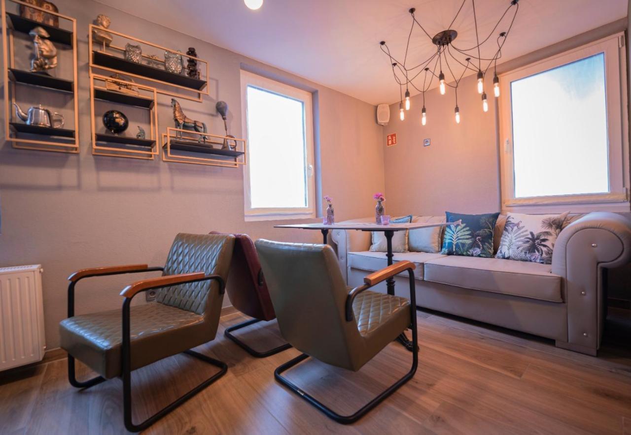 Village Bistro & Bar Fremdenzimmer Dettingen an der Erms ภายนอก รูปภาพ