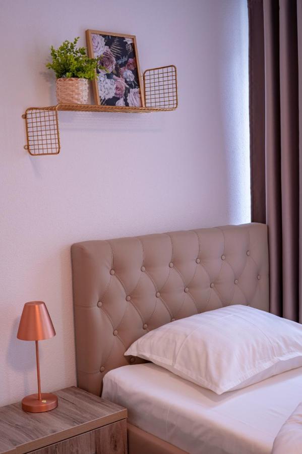 Village Bistro & Bar Fremdenzimmer Dettingen an der Erms ภายนอก รูปภาพ