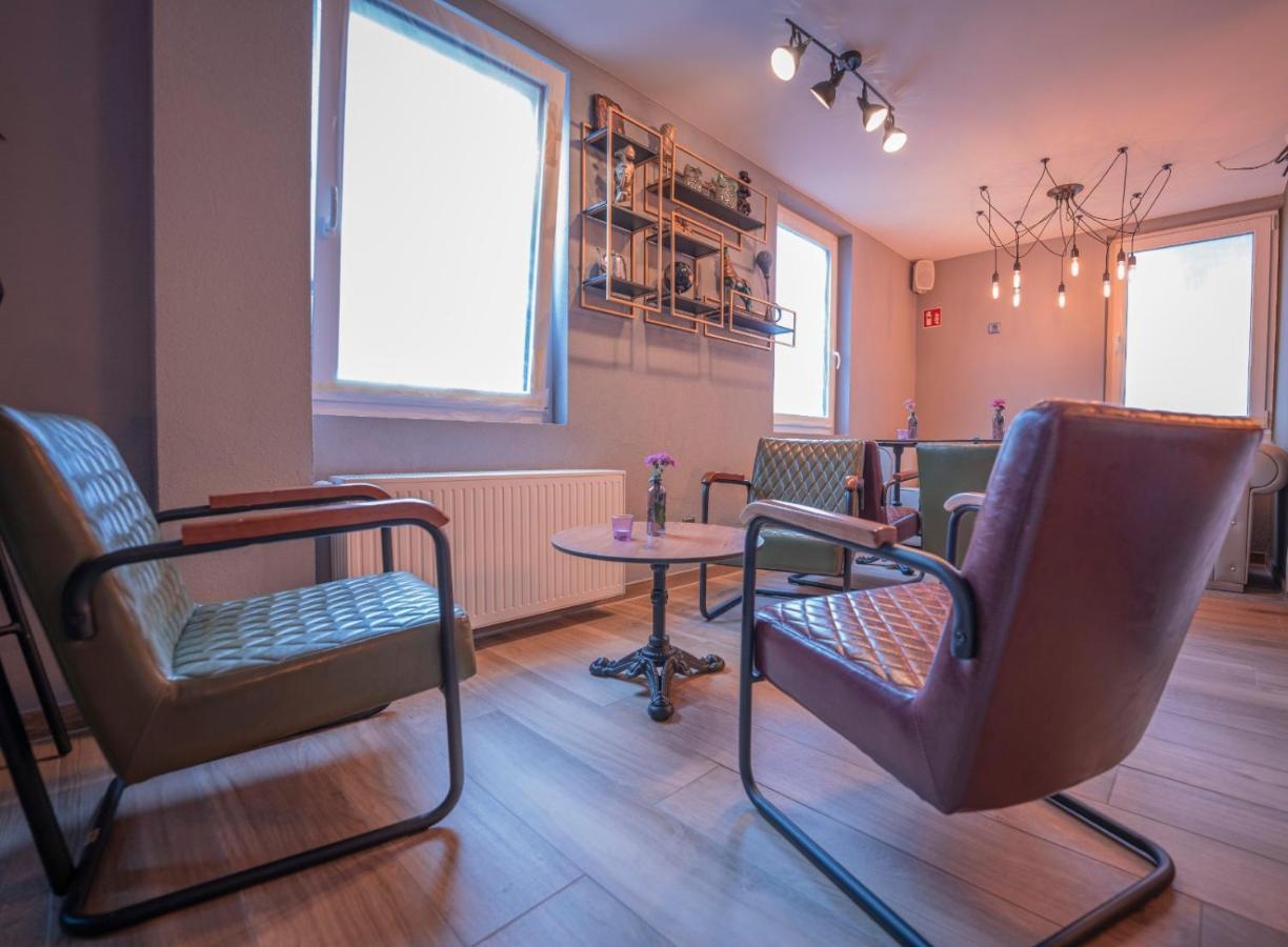 Village Bistro & Bar Fremdenzimmer Dettingen an der Erms ภายนอก รูปภาพ