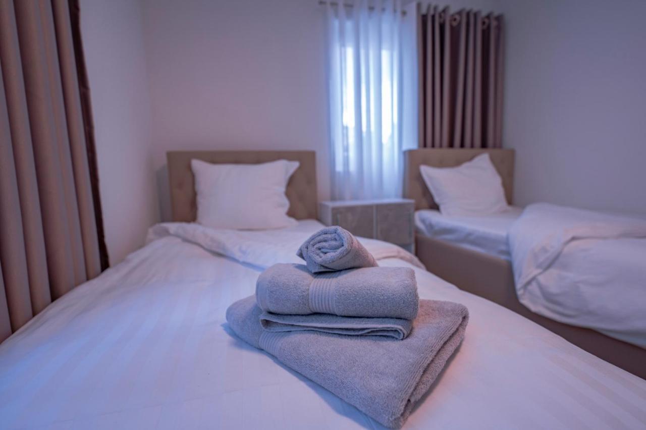 Village Bistro & Bar Fremdenzimmer Dettingen an der Erms ภายนอก รูปภาพ
