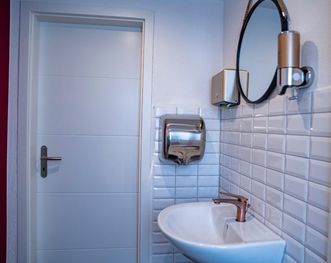 Village Bistro & Bar Fremdenzimmer Dettingen an der Erms ภายนอก รูปภาพ